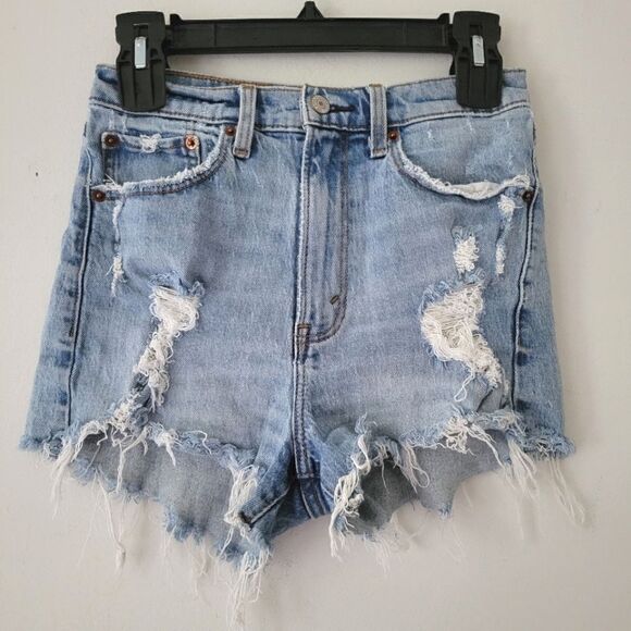 Abercrombie & Fitch High Rise Mom Short Raw Hem Distressed 2/26 Light Wash - Picture 1 of 9